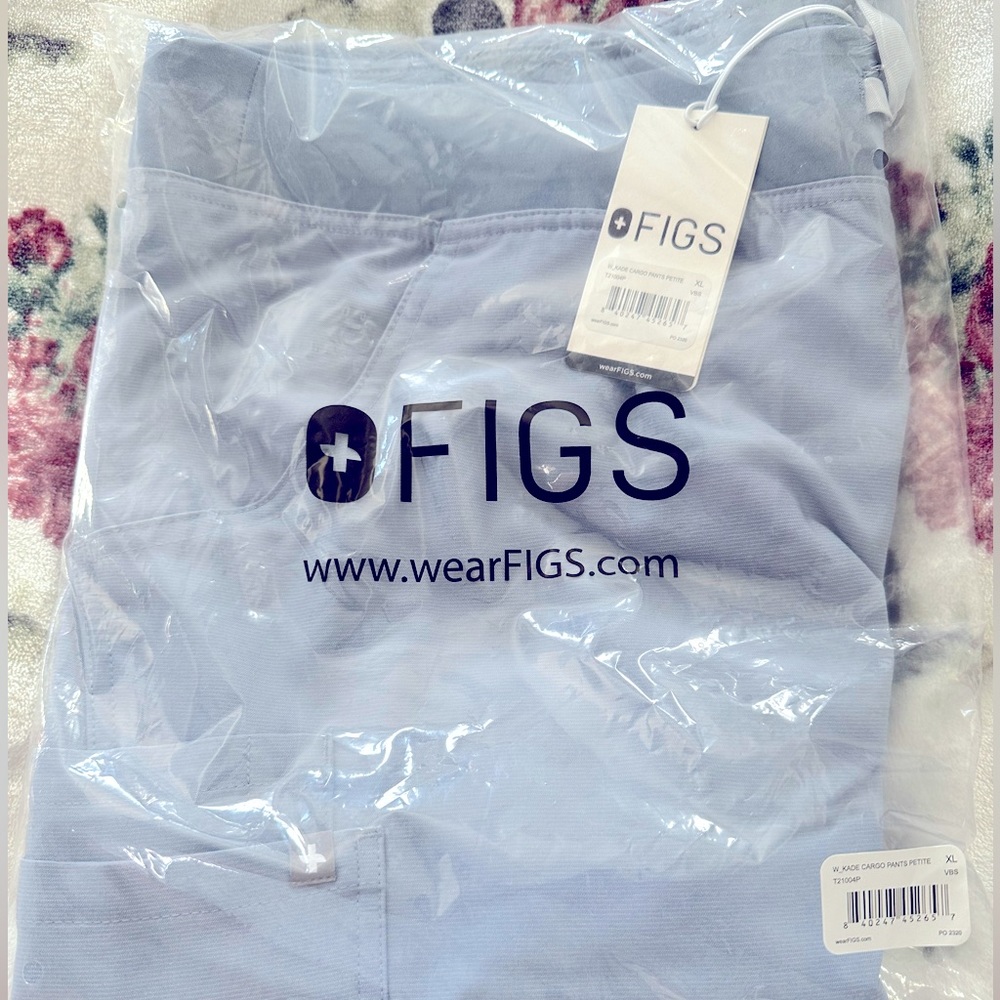 BNWT Kade cargo scrub bottoms